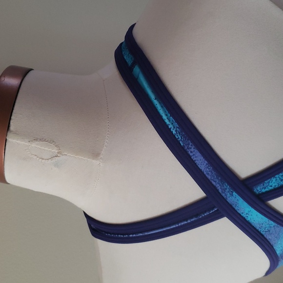 Under Armour NWT Girls YXL Sports Bra - Picture 3 of 9